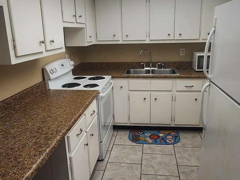 223 Columbia Dr #319 — Photo 7