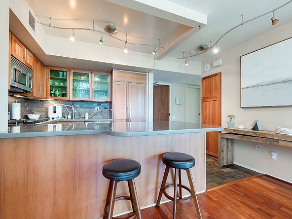 4th image of 500 W Harbor Dr Unit 522