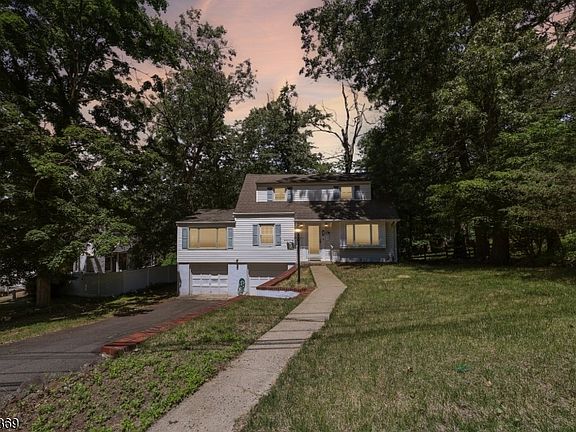 2nd image of 18 Mountainside Dr