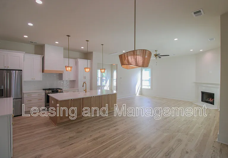 3633 Happyland Blvd — Photo 11