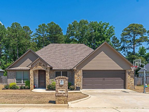 3rd image of 132 Saddle Brook Cir