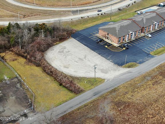 3rd image of 210 Lakeview Dr