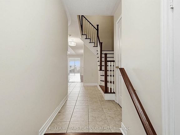 5th image of 8 Gateway Ct