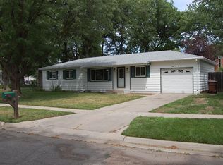 8200 Chestnut Ln, Lincoln, NE 68510