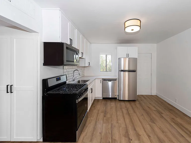 844 W Hazelwood St — Photo 7