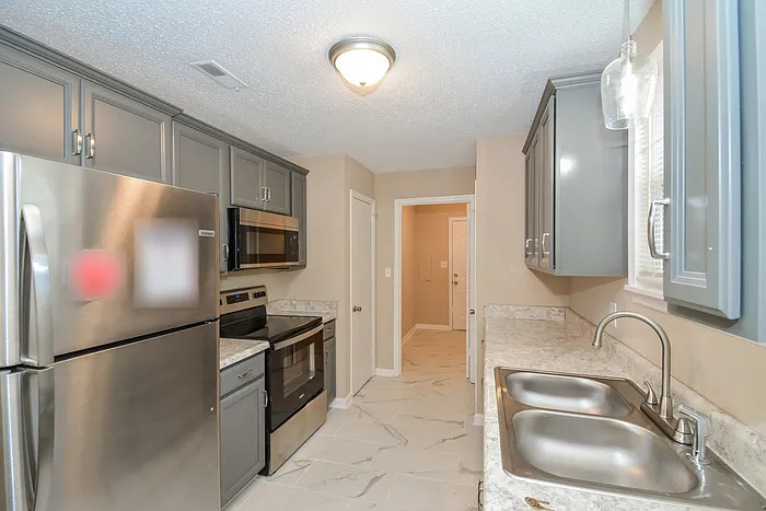 346 Woodale Dr — Photo 5