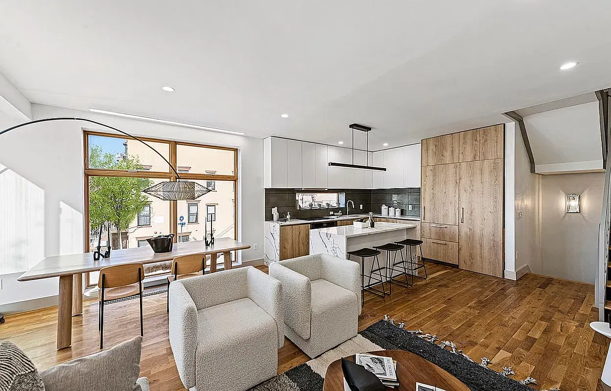 455 Franklin Avenue — Photo 3