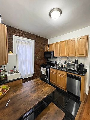 2nd image of 171 Thompson St #4A