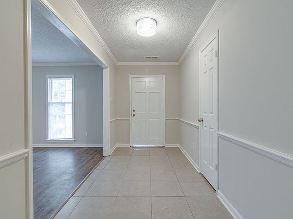 3rd image of 2257 Easton Dr