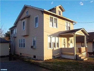 3rd image of 102 Howard St