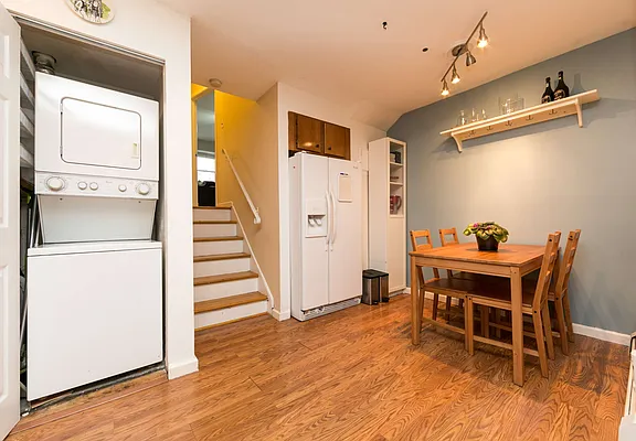 Sold by REMAX Elite | media 19