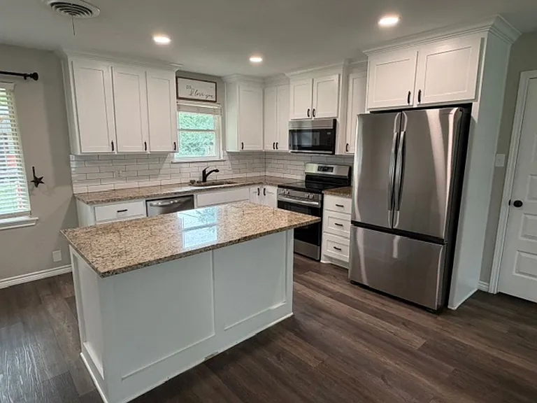 1311 Manor Dr — Photo 7