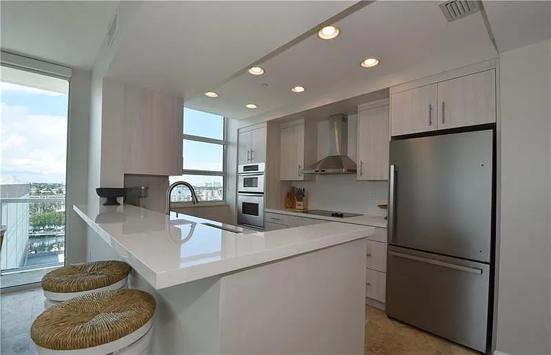 2 bed, 2.0 bath, 1375 sqft, $4,500 — Photo 3
