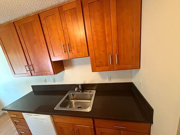 4th image of 5050 NE Killingsworth St APT 7