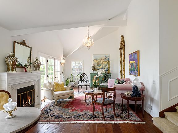 4th image of 2567 Banner Ave