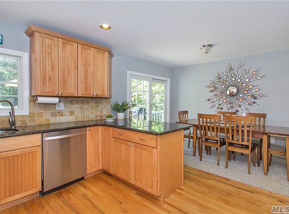 5th image of 55 Nautilus Ave