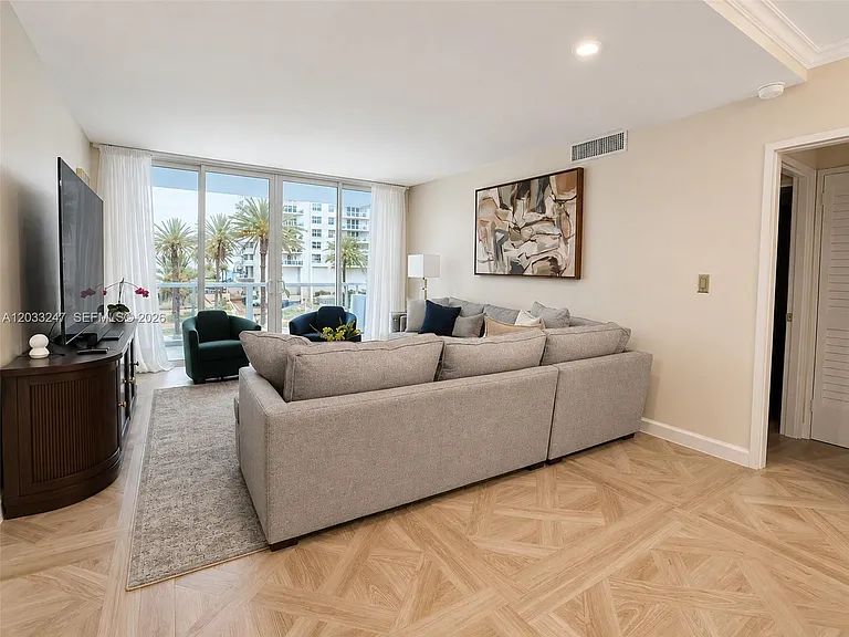 5700 Collins Ave #3A — Photo 14