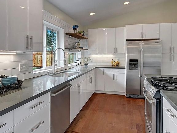5th image of 16710 NE 16th Pl