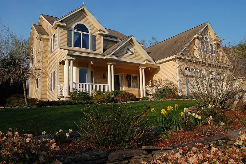 1st image of 40 Hawkins Glen Dr