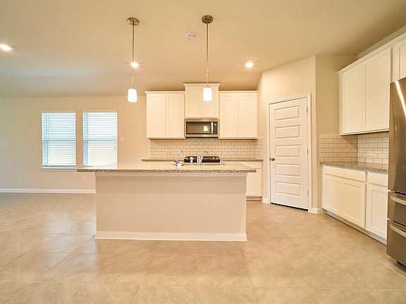 3rd image of 21522 Iron Oak Ln