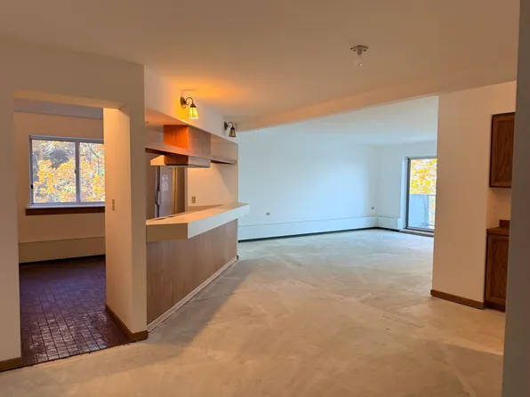 3100 Lake Mendota Dr APT 401, Madison, WI 53705