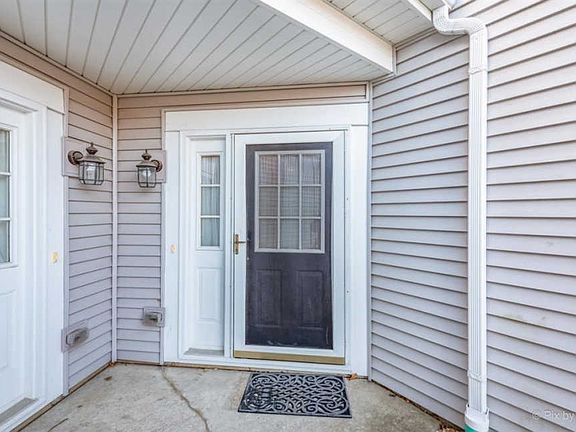 4th image of 343 Glen Byrn Ct
