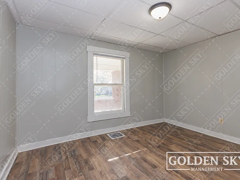 2207 S Walnut St — Photo 5