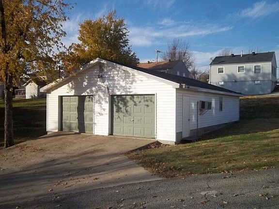 3rd image of 715 Ima Dr