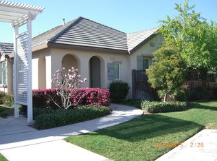 318 Carriage Ln, Oakdale, CA