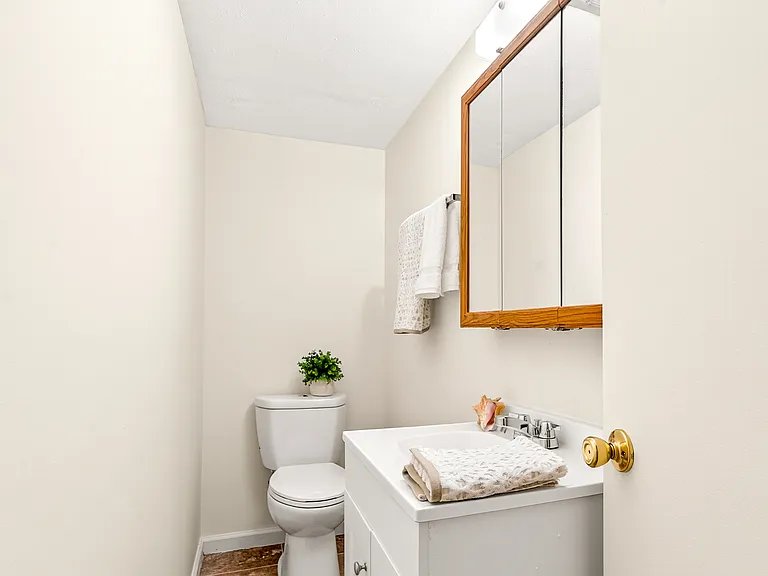 2 Br TH Main Floor Powder Room