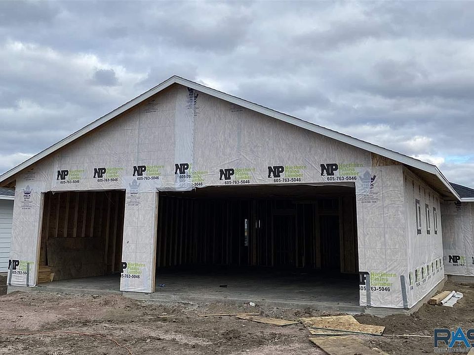 1st image of 724 Pacific Cir