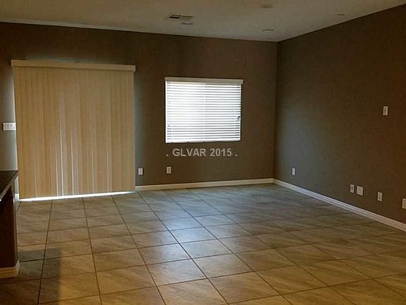 tile kitchen and family room