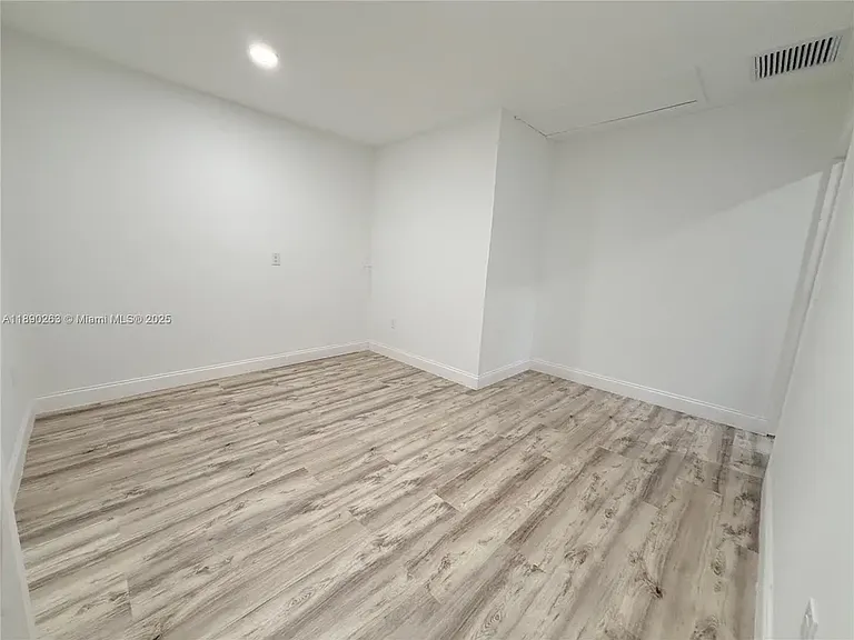 4345 Vicliff Rd — Photo 9