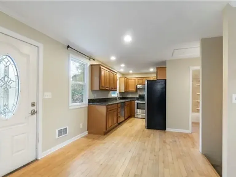22235 Military Rd S #B — Photo 3