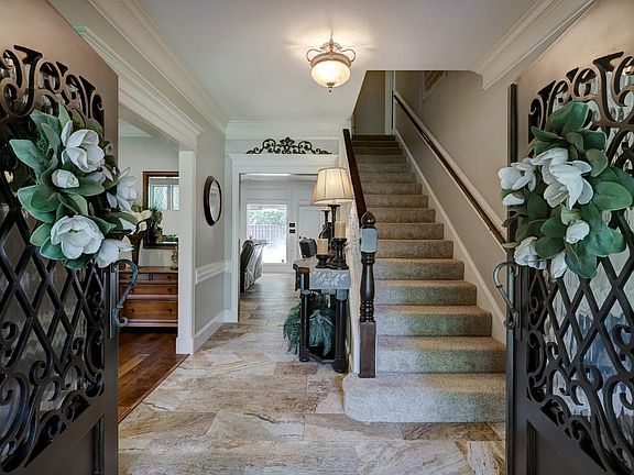 4th image of 2303 Lake Gardens Dr