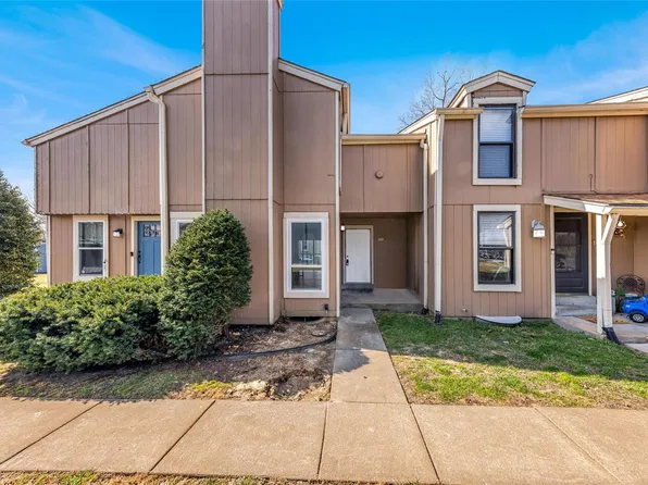142 Harbor View Dr, Lake Saint Louis, MO 63367