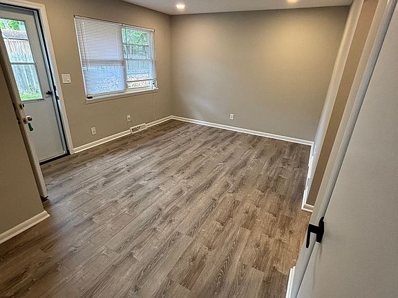 5th image of 1344 Tonawanda Ave #1344