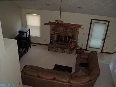 4th image of 919 Carron Cir