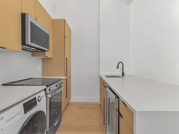 4th image of 19 Saint Marks Pl APT 4E