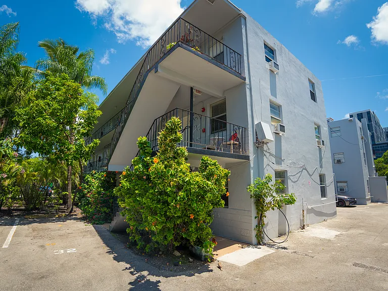 Miami Central Apartments — Photo 20