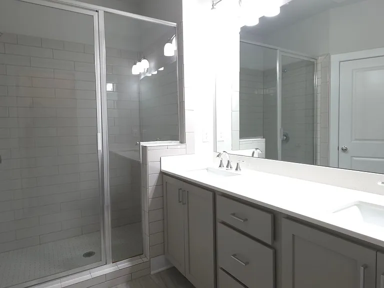 3801 Oxford Cir — Photo 8