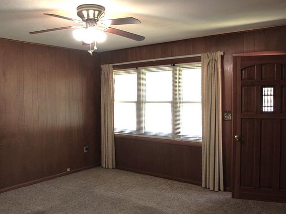 3rd image of 400 E 10th St