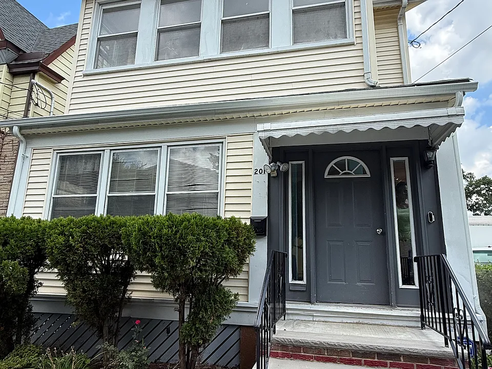 201 Snyder St #2