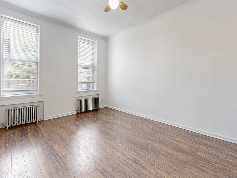 1941 Gates Ave #2R — Photo 17