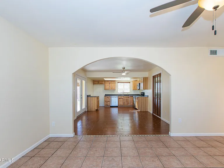 1813 E Ellis Dr — Photo 13