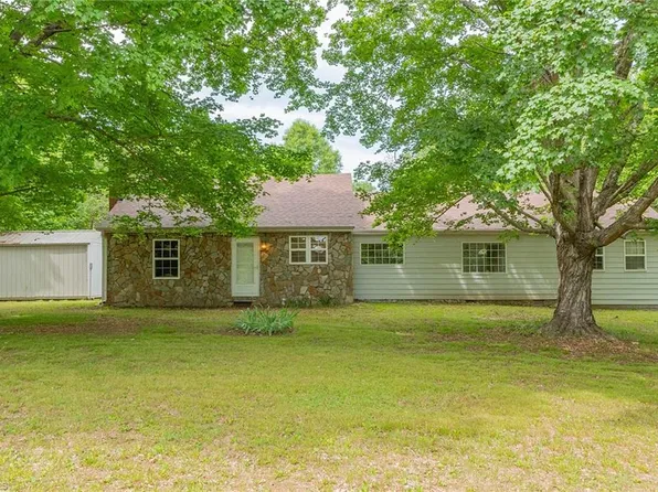 6704 Welborn Rd, Trinity, NC 27370