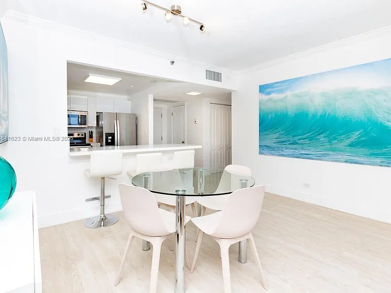 2301 Collins Ave #625 — Photo 5