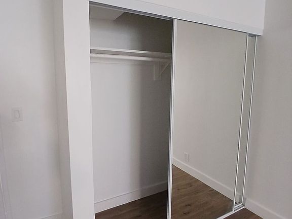 5th image of 542 S Hobart Blvd APT 2