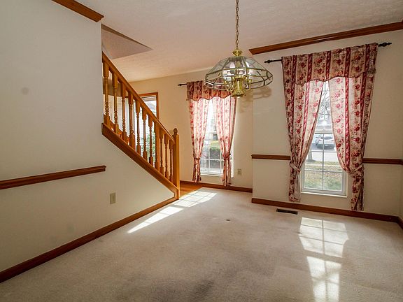 3rd image of 7636 Windsor Dr