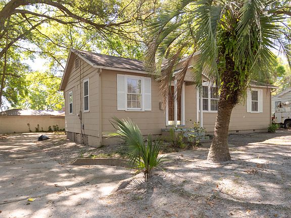 3rd image of 1539 River Hills Cir W